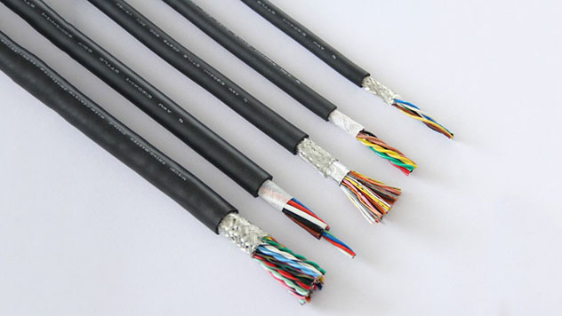 导致控制电缆绝缘降低的因素有哪些？